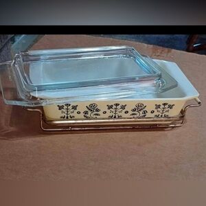Vintage Promotional Pyrex Space Saver With Lid & Cradle Rare "Black Needlepoint"
